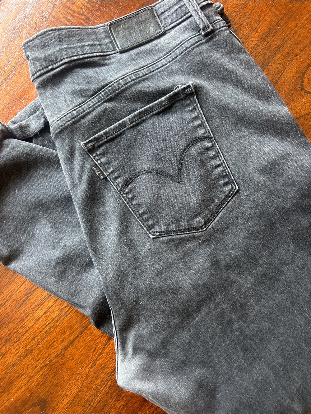 Women’s Levi’s Faded Black Jeans - super stretchy + skinny!